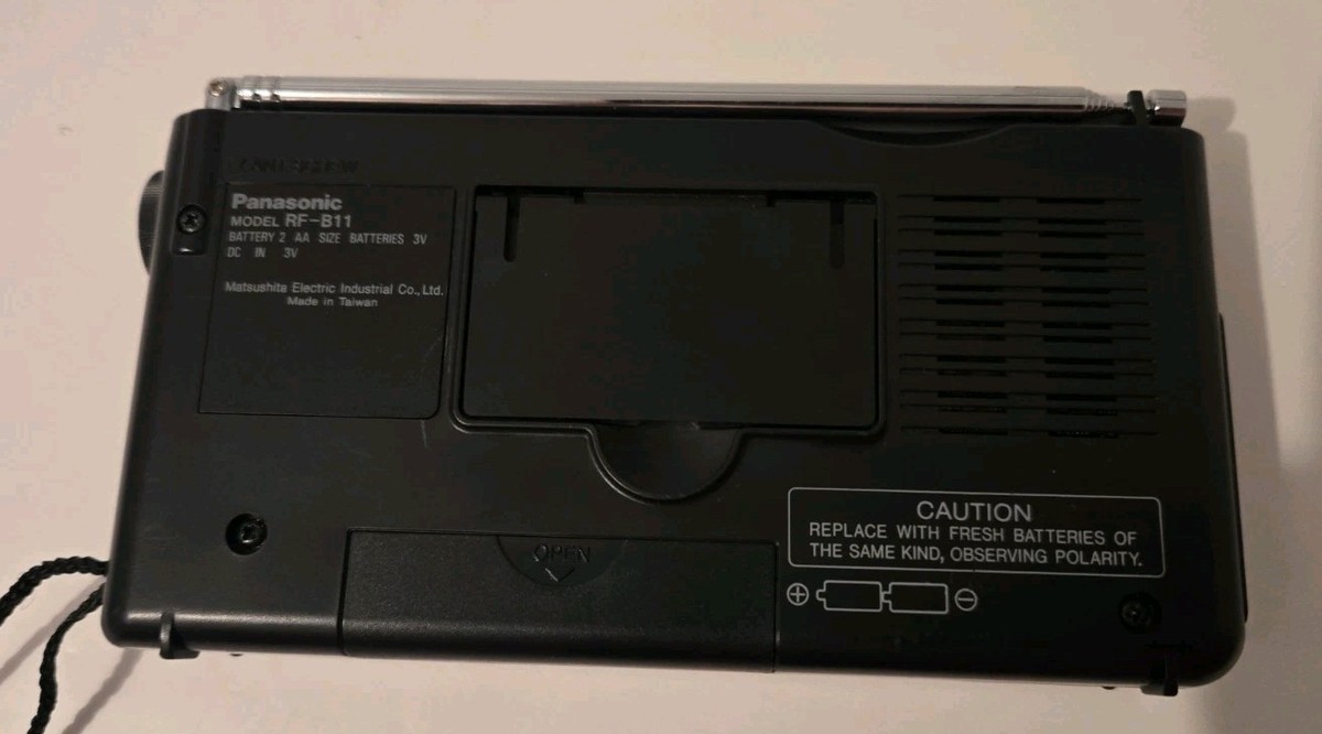 Portable Radio Receiver Panasonic RF-B11 12 Bands TESTED & WORKING