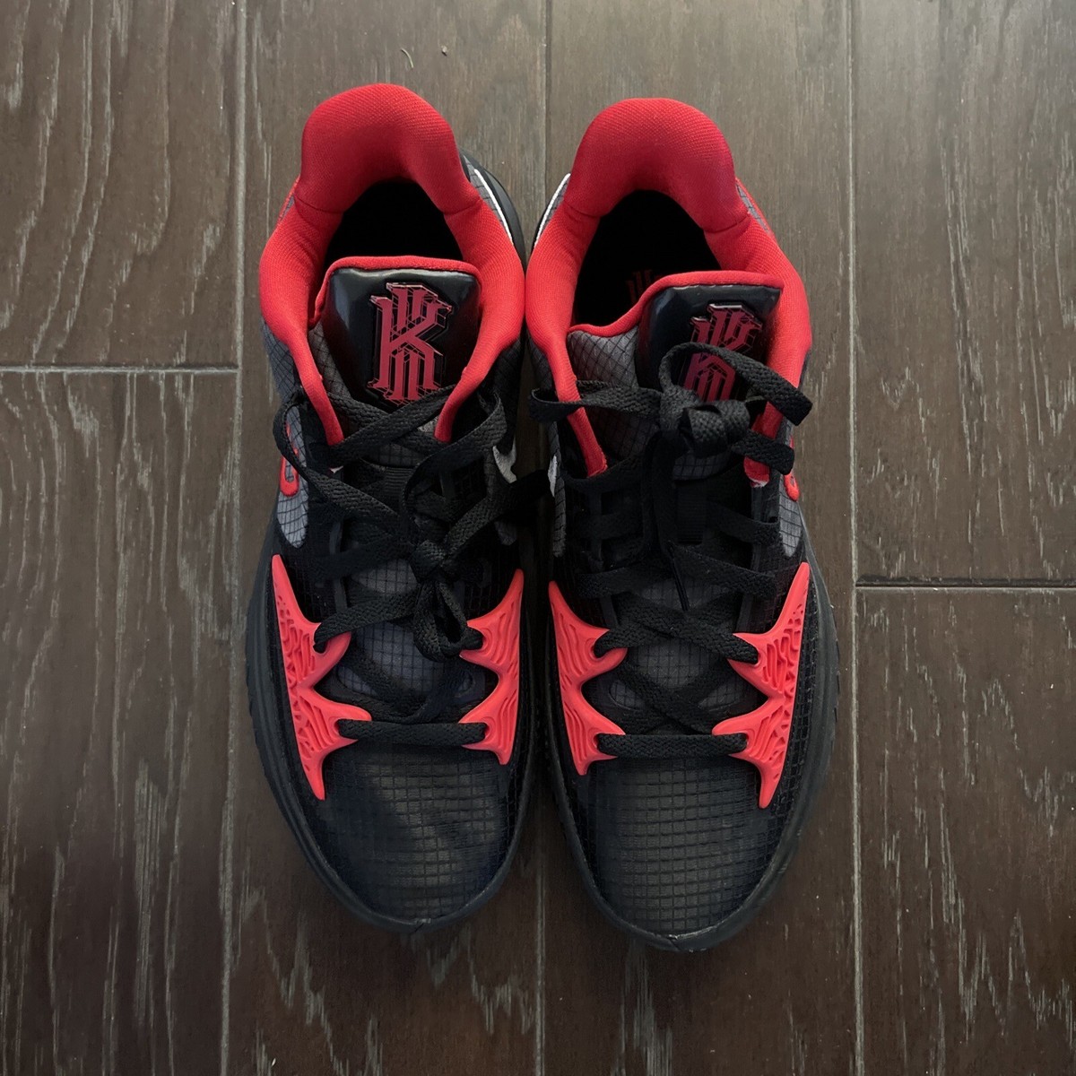 Size 9.5 - Nike Kyrie Low 4 Bred Black/White/University Red | eBay
