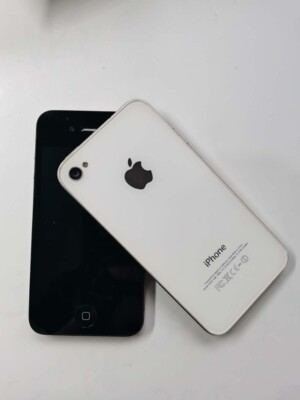 90% N E W Apple iPhone 4 4S 8GB 16GB 32GB white black unlocked IOS