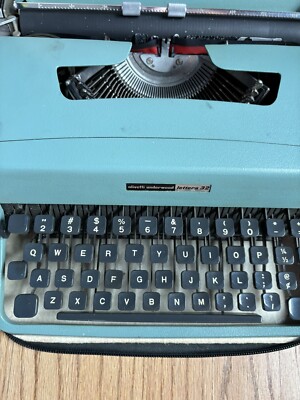 Vintage 1971 Teal Green Olivetti Lettera 32 Typewriter w/ Case