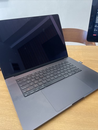 Apple MacBook Pro 16 in 2023 Space Black/Apple M3 Pro 4.05 GHz