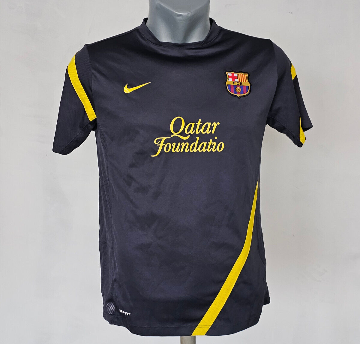 FC Barcelona 2011 Training Jersey Nike Gray Shirt Size Boys XL