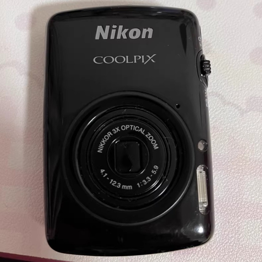 Nikon Coolpix S01 Digital Camera 10.10 MP 3x Optical Zoom English