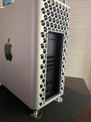 Apple Mac Pro (256GB SSD, Intel Xeon 8-Core, 3.50 GHz, 32G) Silver