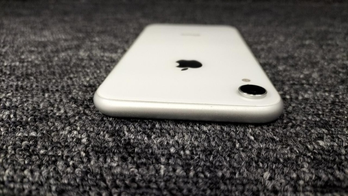APPLE Model number: MT0J2J/A iPhone XR Smartphone White Popular