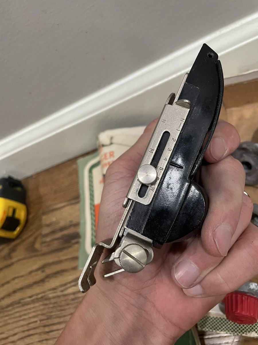 Vintage Singer Sewing Machine Automatic Zigzagger 160985