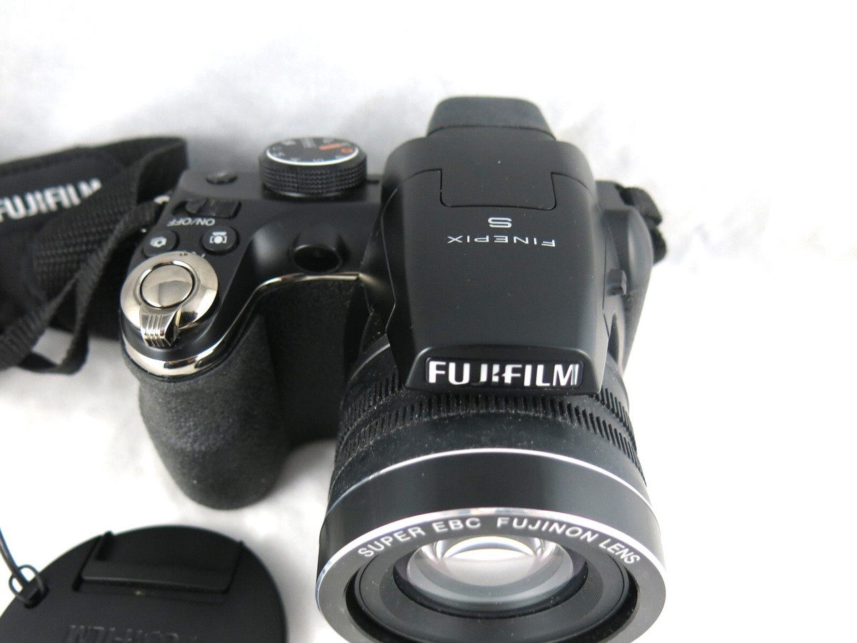Fujifilm Finepix S4250WM 14MP 24X Zoom Digital Camera w/ Bag, 16gb