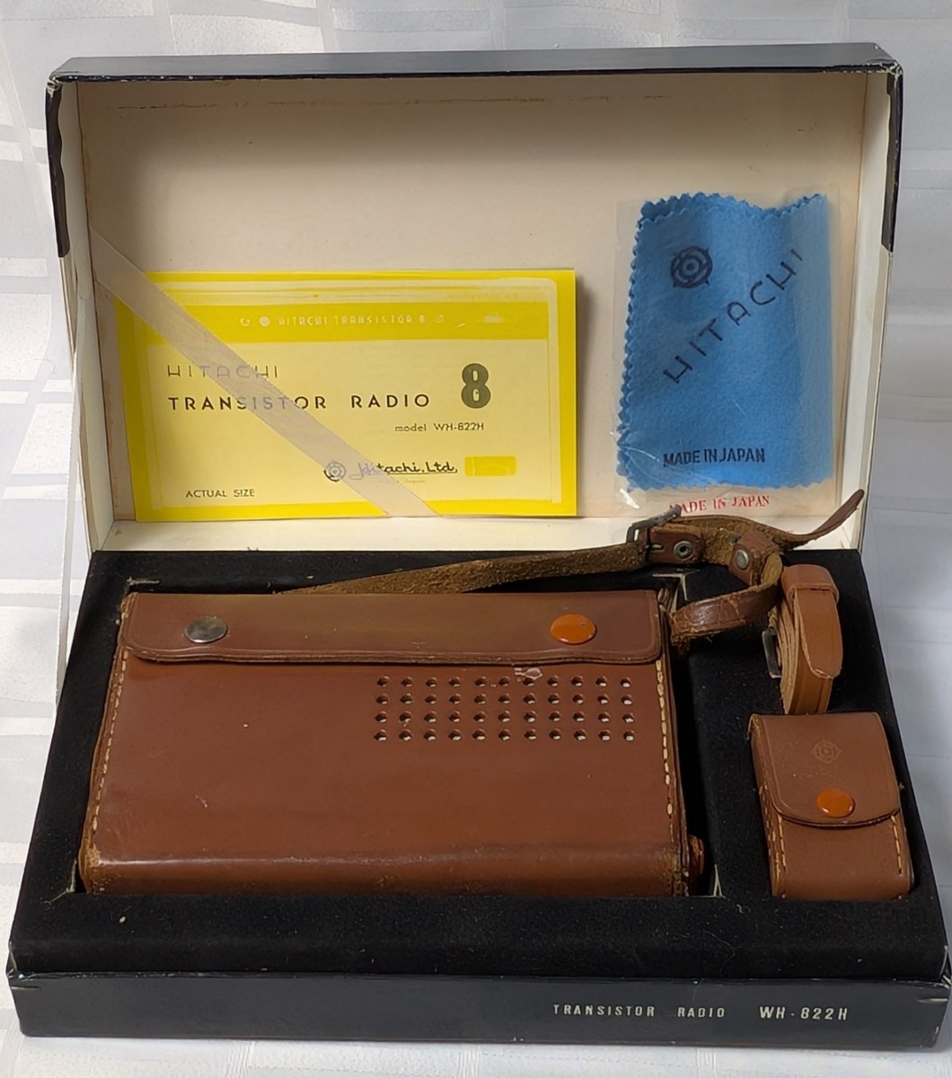 1960'S HITACHI TRANSISTOR RADIO MODEL WH-822H VINTAGE ELECTRONIC