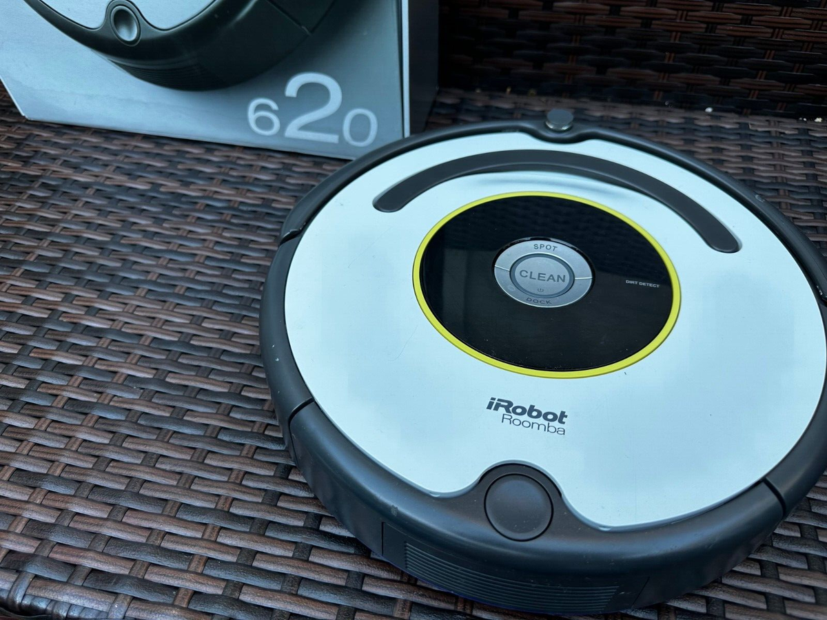IRobot Roomba Model 620 Vacuum Cleaner clean but does not run. | eBay