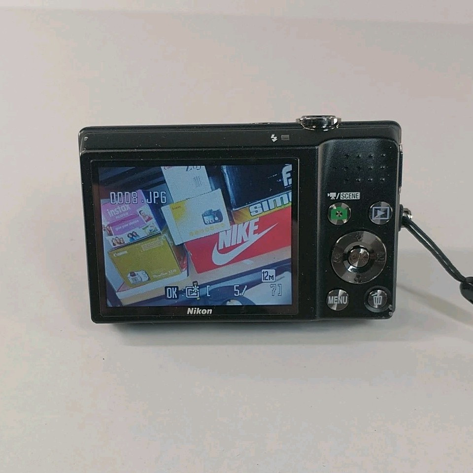 Nikon COOLPIX S570 12.0 MP Digital Camera in Box + Battery SD