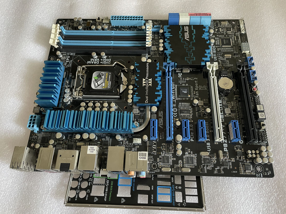 ASUS P8Z77-V DELUXE LGA 1155 Intel Z77 ATX DDR3 Desktop