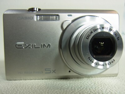 Casio EXILIM EX-Z680 ,14.1MP,5x,2.7in,Silver, Excellent from JAPAN