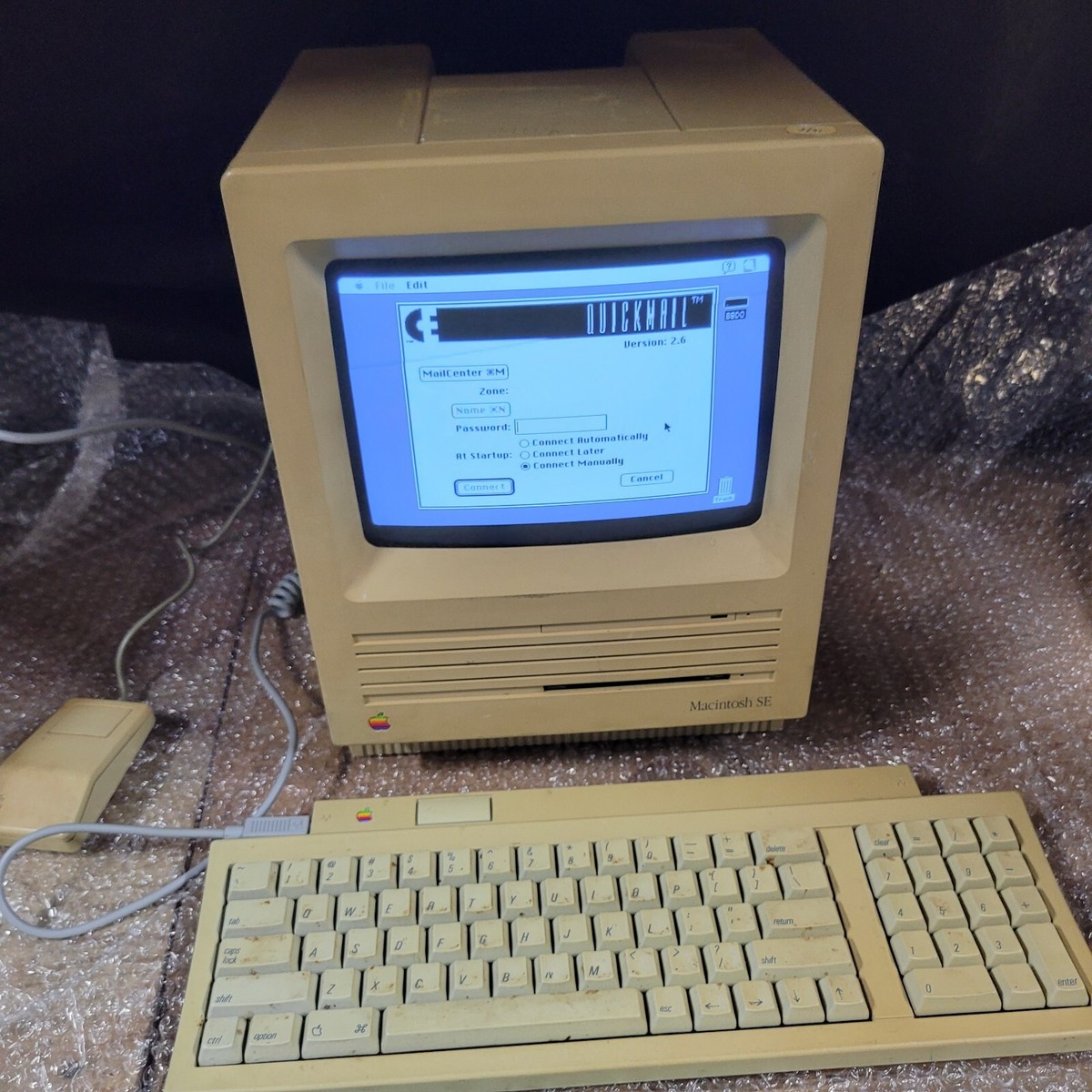 Vintage Apple Macintosh SE Computer - Works! Includes Mouse And
