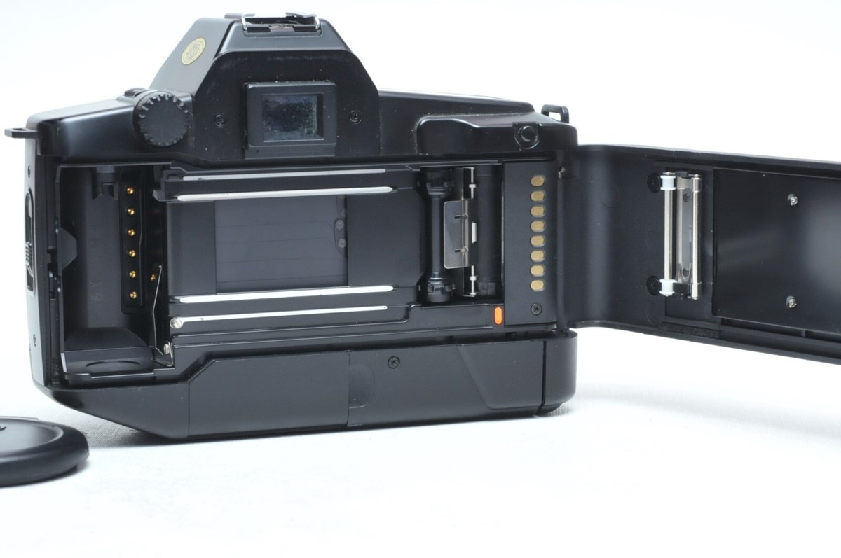 Canon EOS 650 Film SLR Camera w/EF 50mm f1.8 Lens Kit (Metal Mount