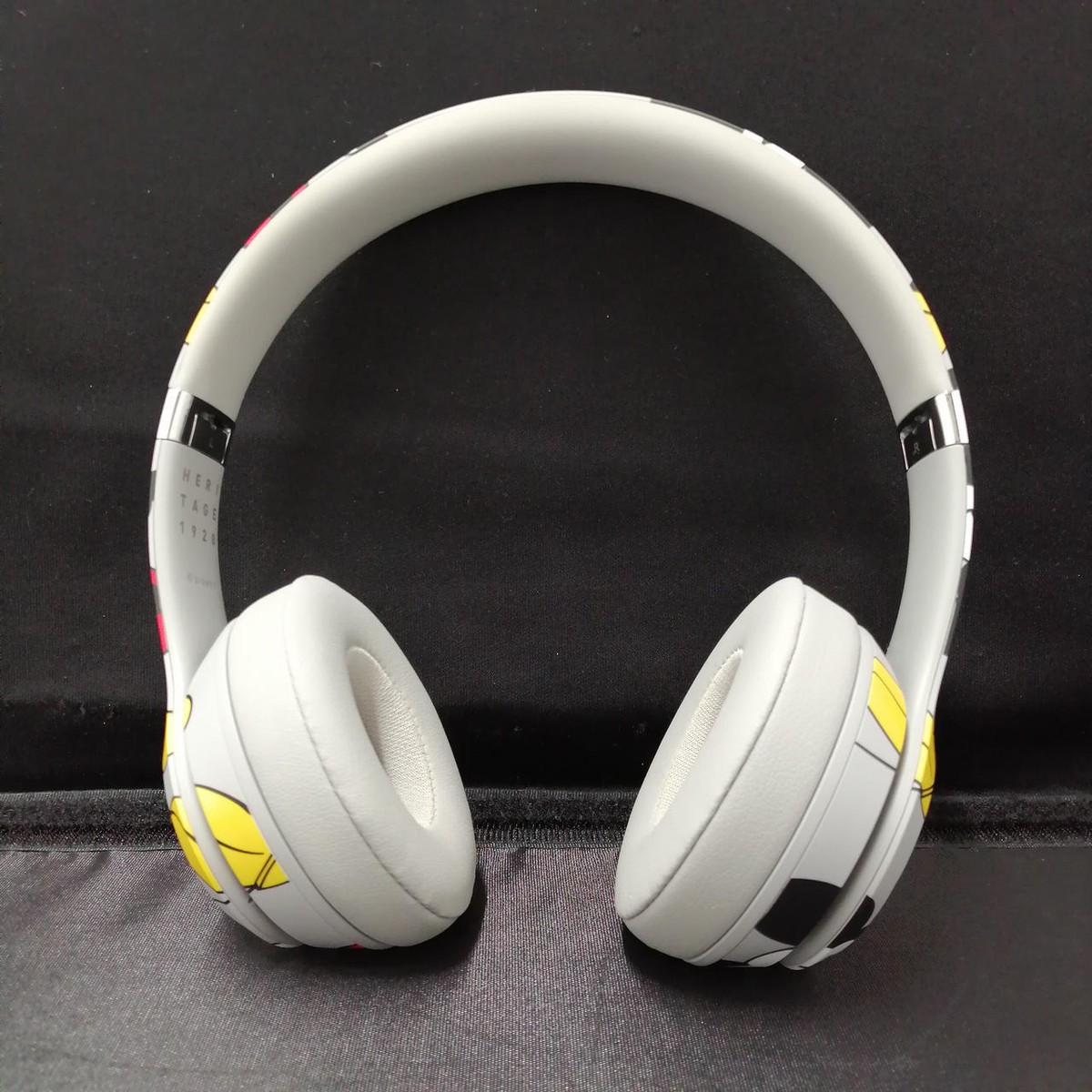 Disney Mickey Mouse Beats Solo3 Wireless 90th Anniversary Edition