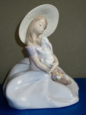 Lladro Rare Lovely BUNNY KISSES 6741 2001 Event Porcelain Figurine