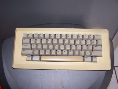 Apple Macintosh 128K or 512K Keyboard M0110 woth cable Tested