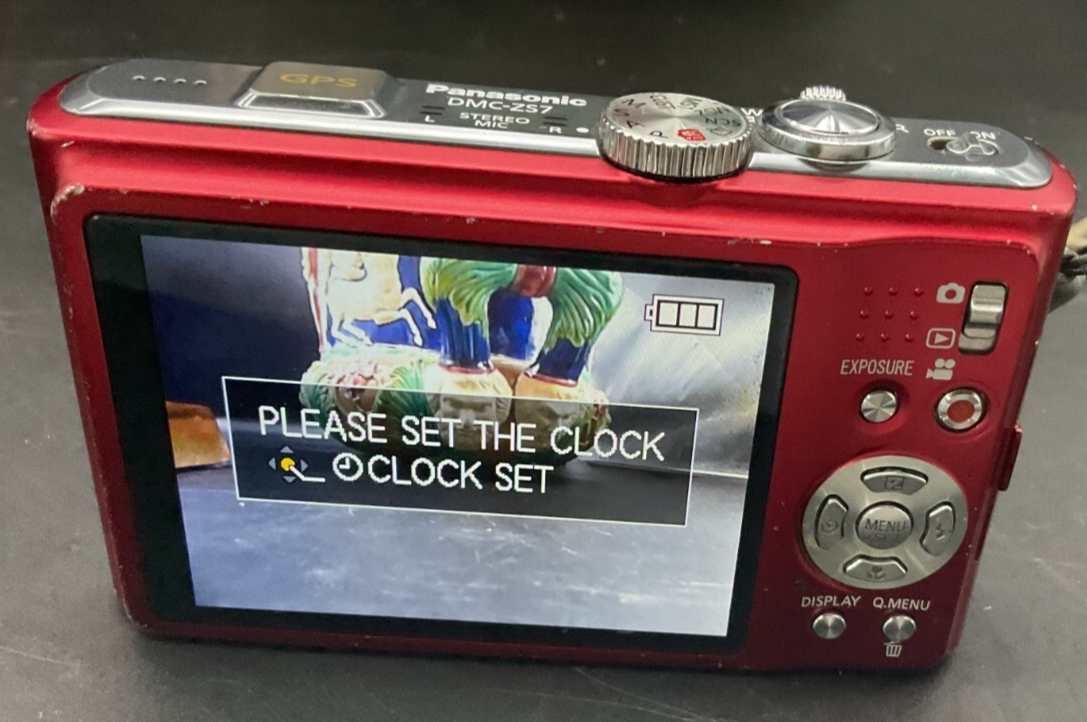 LUMIX 12x AVCHD Lite HD レッド LUMIX 12x AVCHD Lite HD レッド