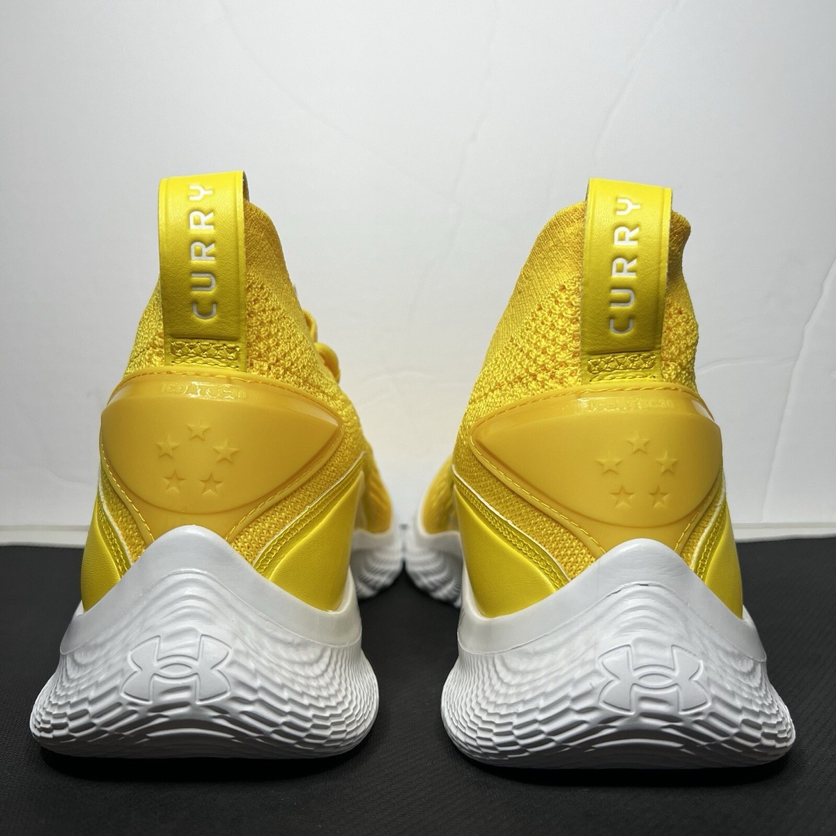 Under Armour Curry Flow 8 Yellow Basketball Shoes Boys Size 7Y NEW