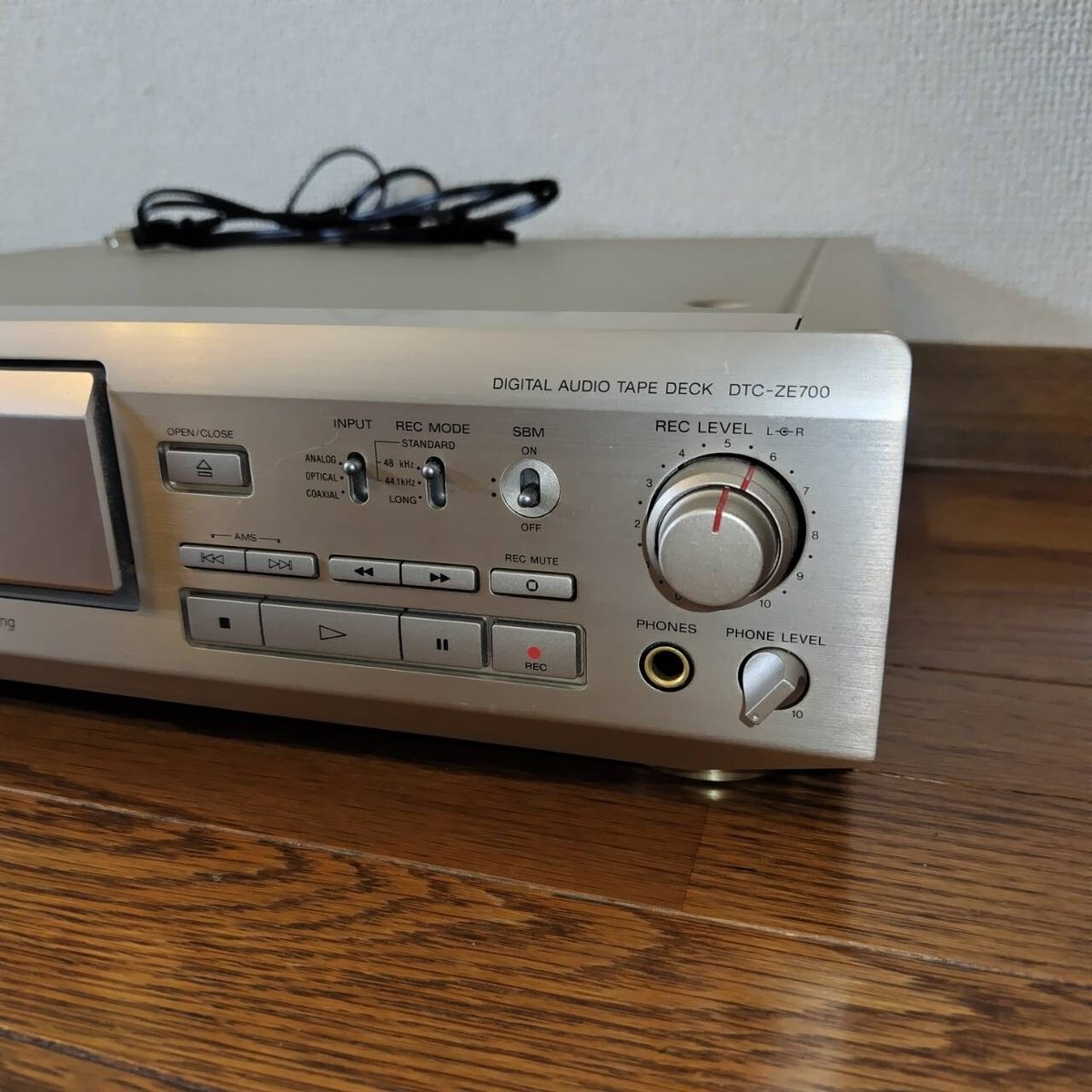 Sony DTC ZE700 DAT Digital Audio Tape Deck Player Recorder | DAT