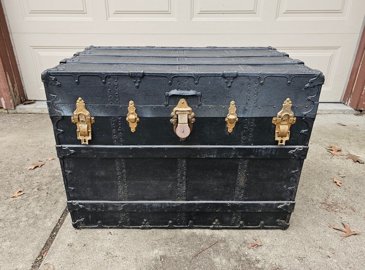Antique Vtg Beautiful C.A. Taylor Trunk Works Steamer Trunk Flat