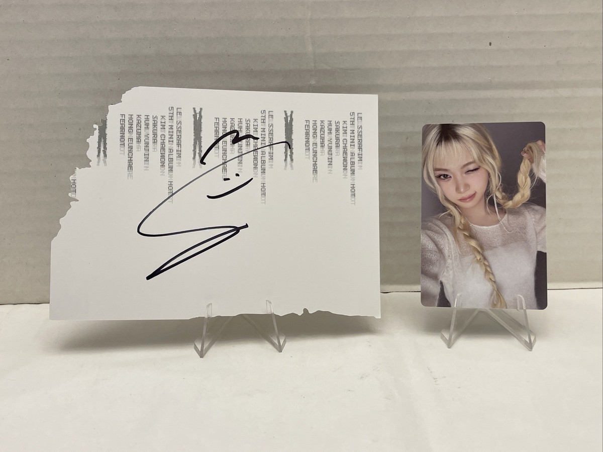 SIGNED - SAKURA- LE SSERAFIM 