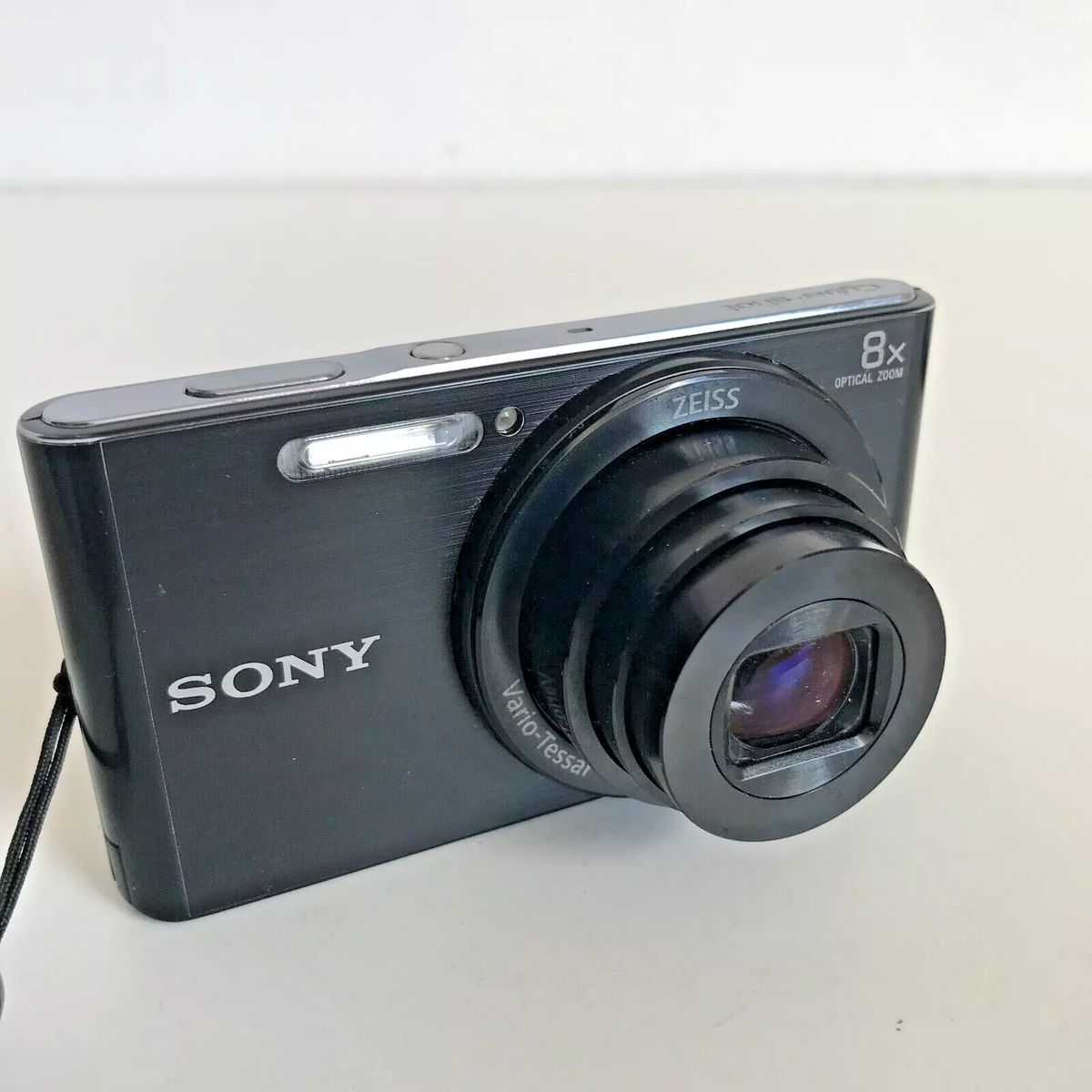 Sony Dsc-W830 CyberShot Compact Digital Camera 8x Optical Zoom