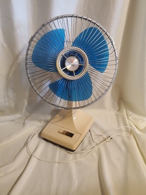 Vintage Hitachi Desk Top Fan. Blue Blades. 3 Speed. Oscillating | eBay