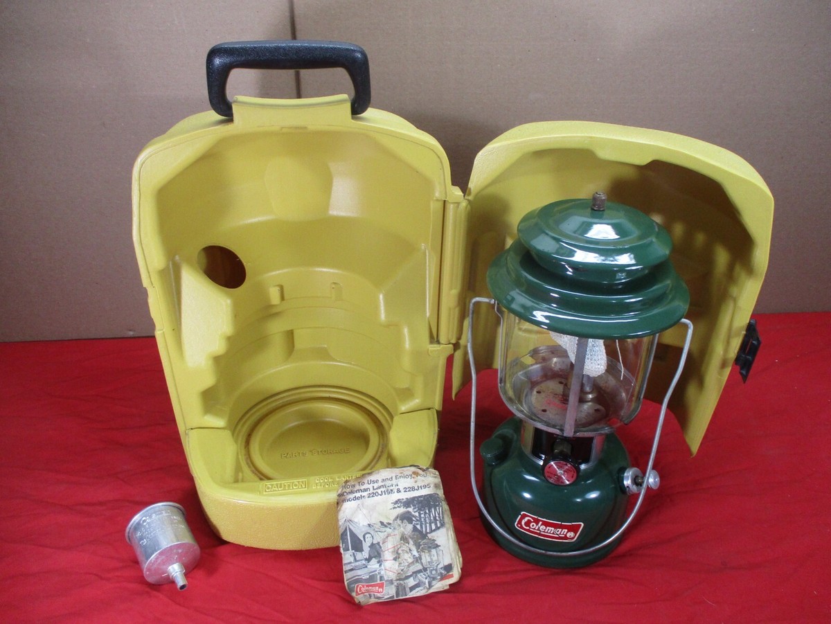 Vtg Coleman Lantern Model 220J Double Mantle w/ Clam Shell Case