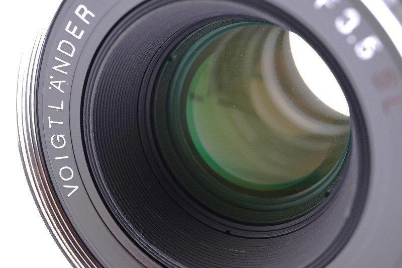 Voigtlander APO-LANTHAR 90mm F3.5 SL MF Lens for M42 Mount Near
