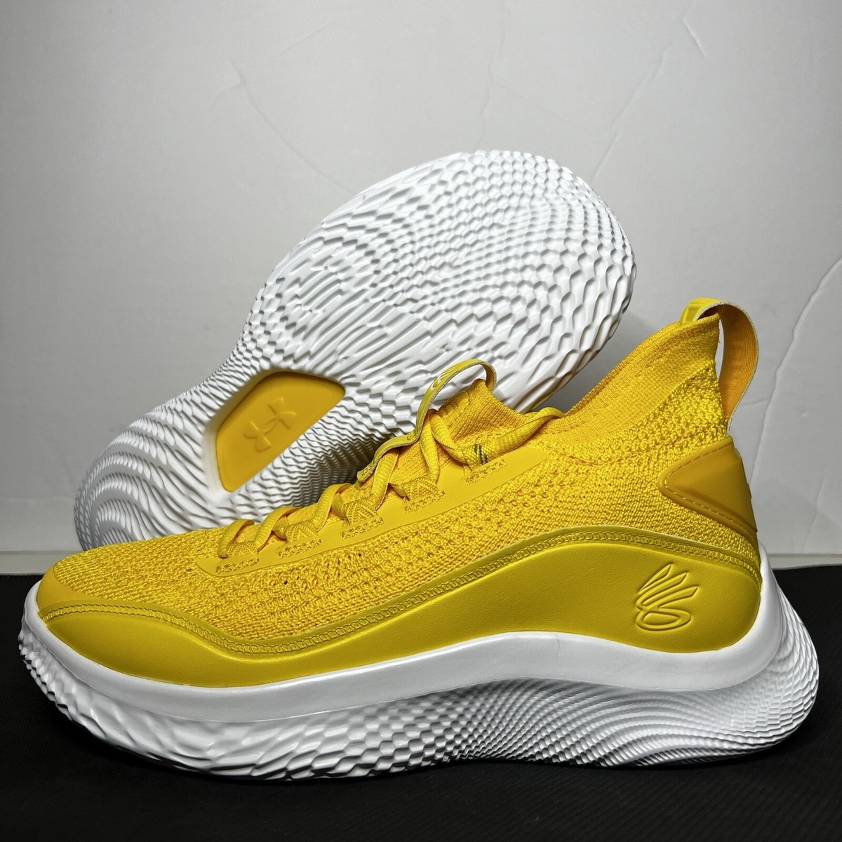 Under Armour Curry Flow 8 Yellow Basketball Shoes Boys Size 7Y NEW
