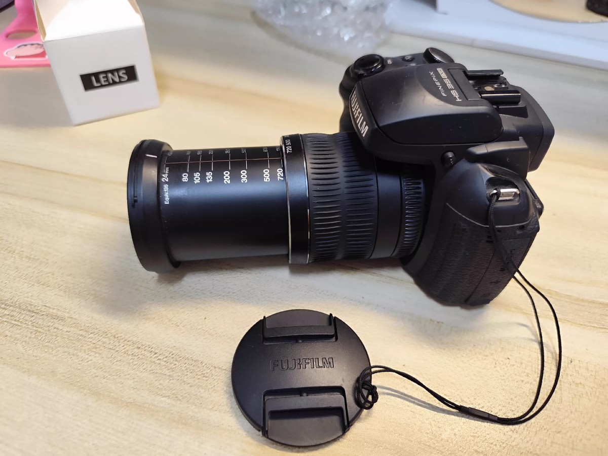 FujiFilm FinePix HS35 EXR Digital Camera 30x Zoom 16MP - 100% Work