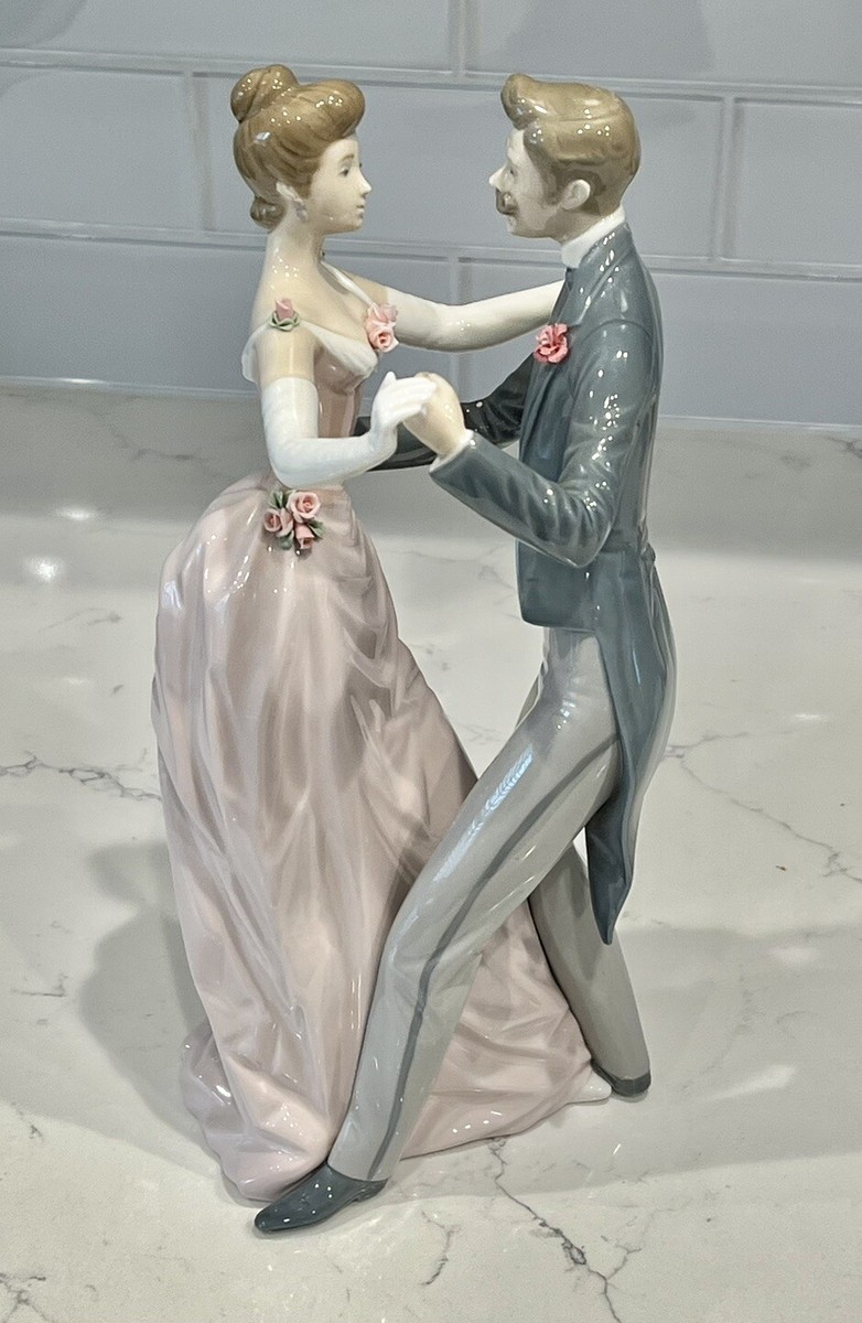 Lladro Porcelain Figurine ANNIVERSARY DANCE #1372 Couple Waltz Pre