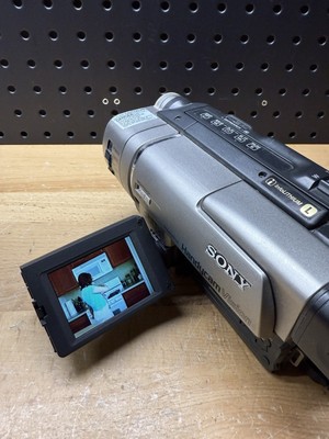 O) Sony Handycam Hi8 Camcorder CCD-TRV57 With Power Cord