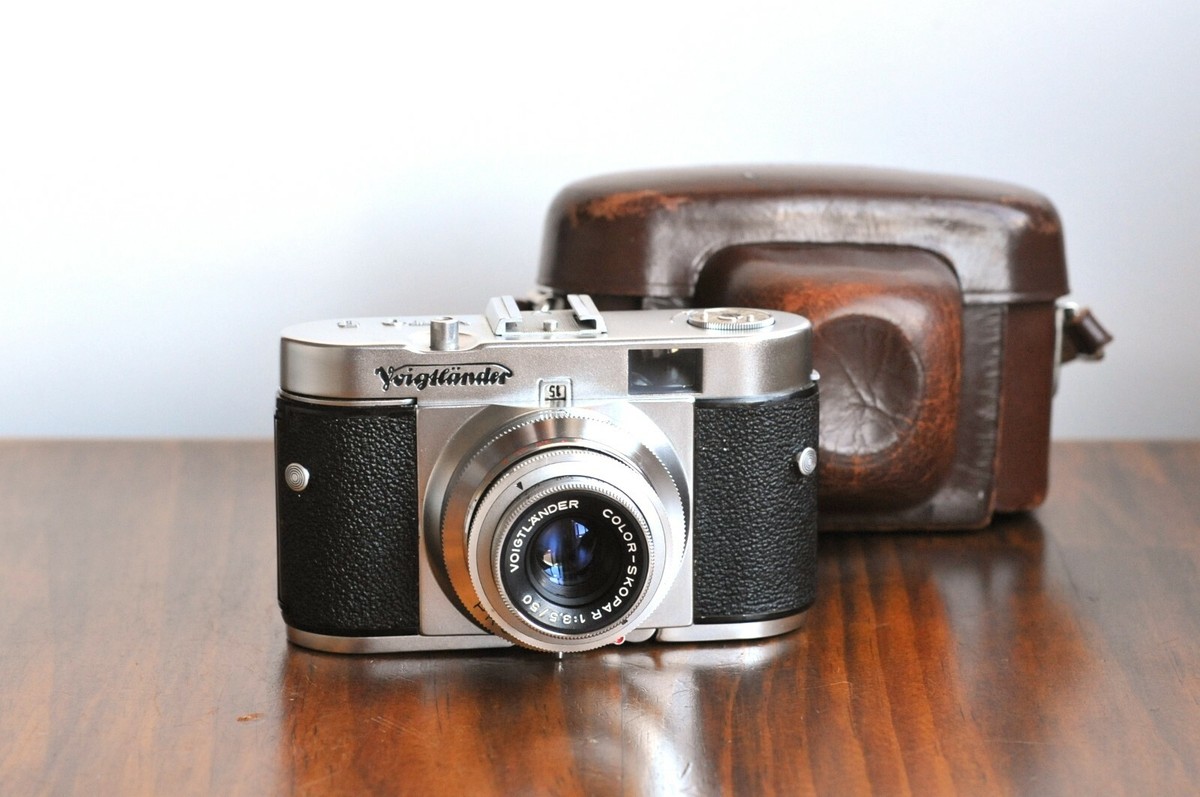 VOIGTLANDER Vito B - Color Skopar 35mm film camera w/ Leather Case