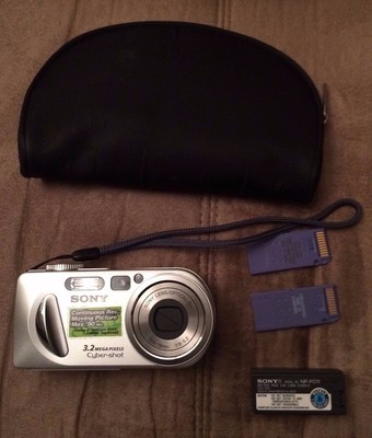 Sony Cyber-shot 3.2 MP DSC-P8 Digital Camera (Silver) w/ Battery 2