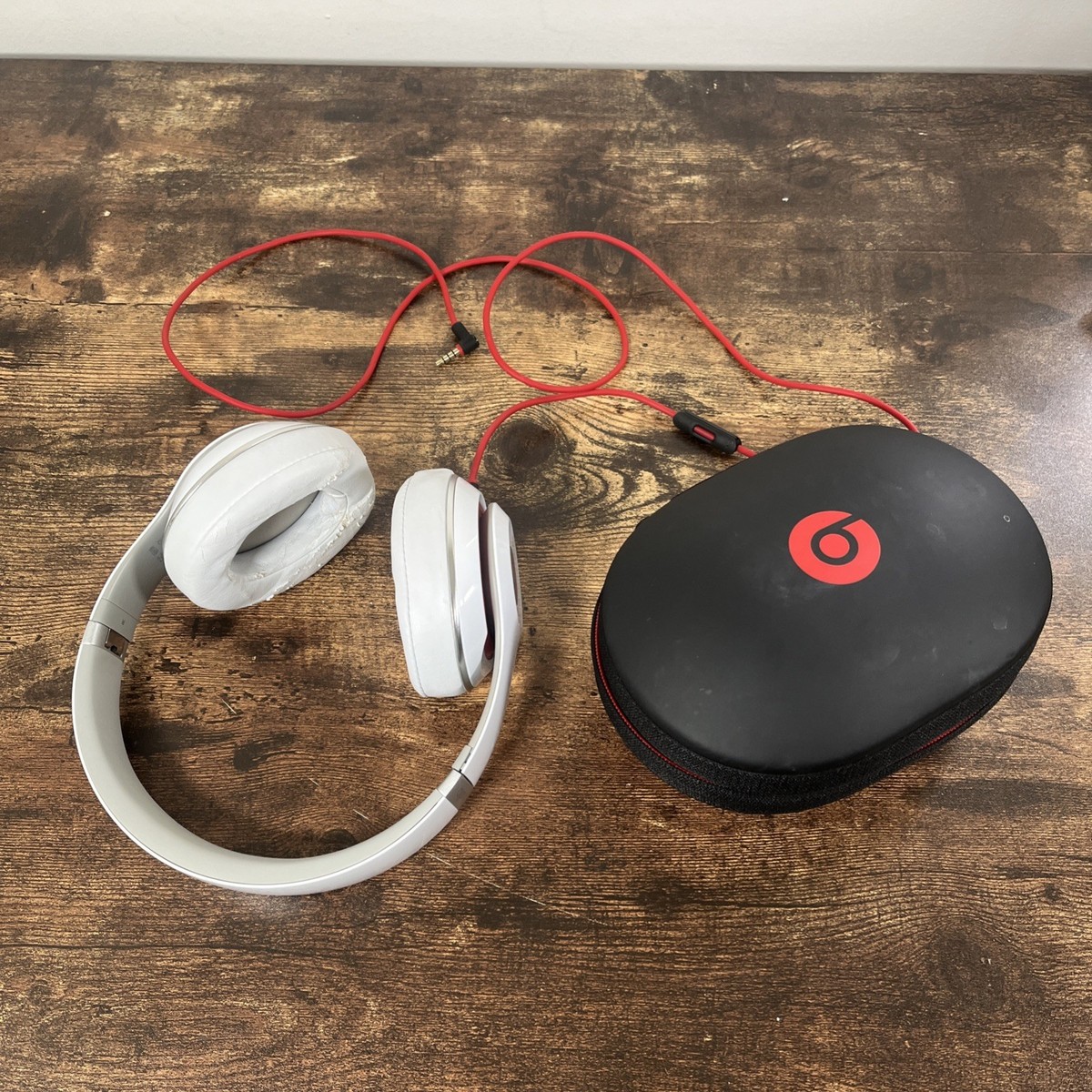 Beats by Dr Dre Studio 2.0 WIRED On-Ear headphones White Needs New