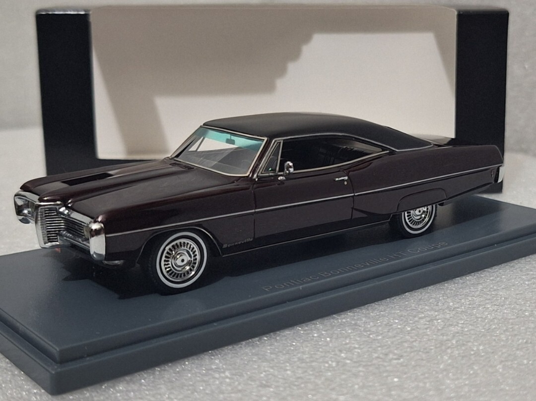 Pontiac Bonneville HT Coupe 1968 Bordeaux Met Black 1:43 Neo 45810
