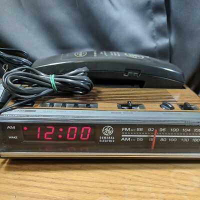 Vintage General Electric GE 7-4711C AM/FM Radio Alarm Clock