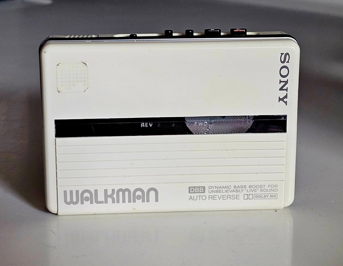 ULTRA RARE 1988 WHITE SONY WM-503 WALKMAN JAPANESE IMPORT DYNAMIC