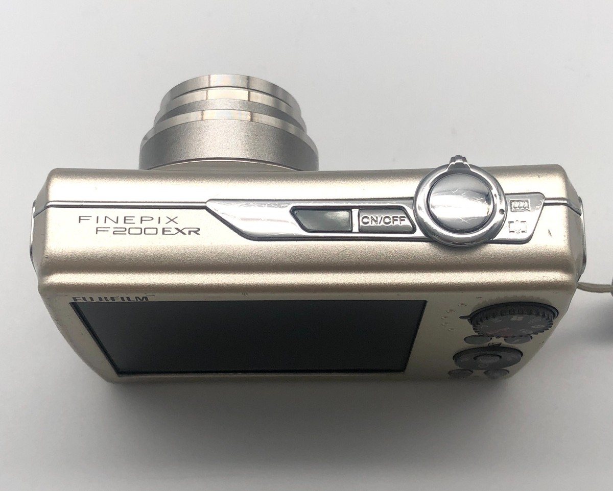 FujiFilm FinePix F200 EXR 12.0 Mega Pixels Compact Digital Camera