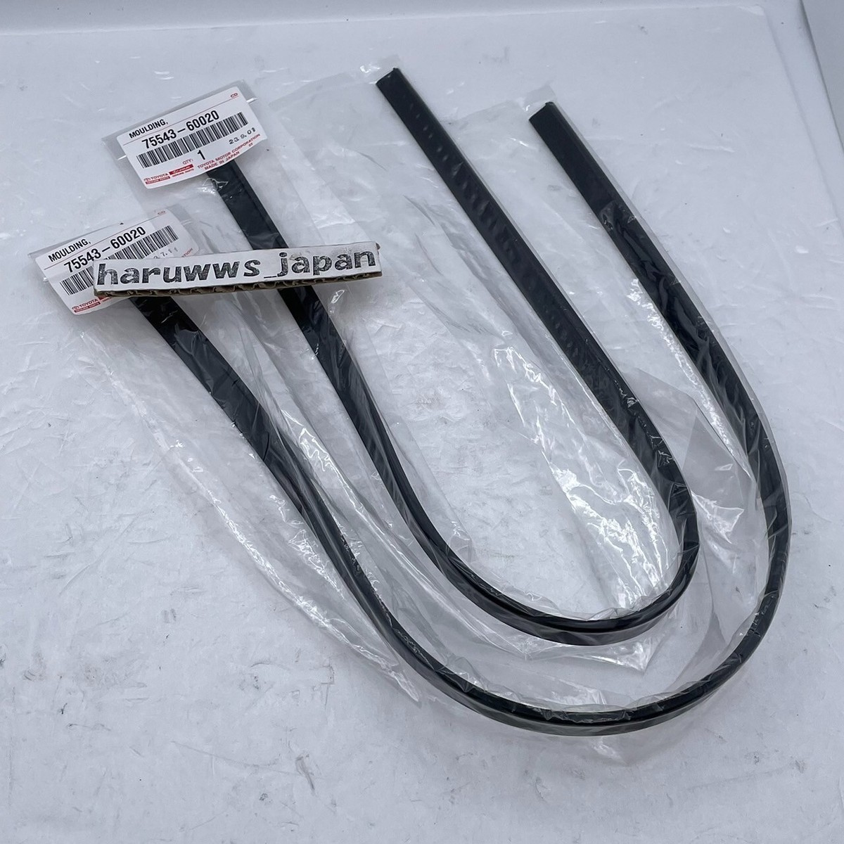 Genuine Toyota 98-07 Land Cruiser Windshield Reveal Molding RH LH