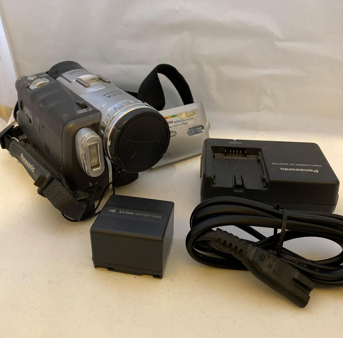 Panasonic NV-GS200 3CCD MiniDV Camcorder 10x Zoom - Video Transfer