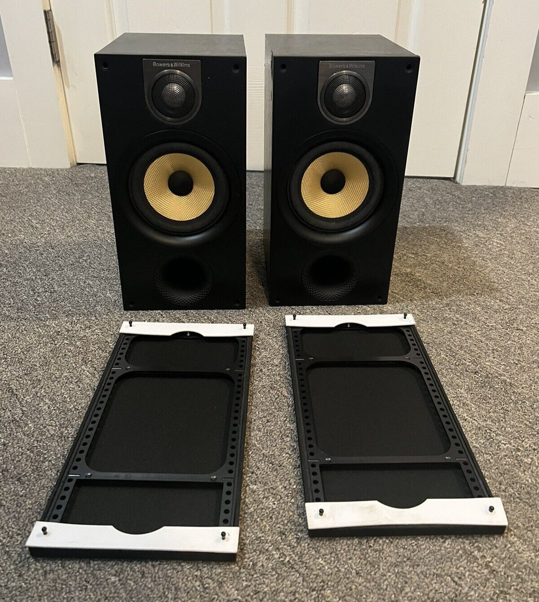 BOWERS & WILKINS B&W 686 S2 BLACK PAIR BOOKSELF SPEAKERS ~ READ
