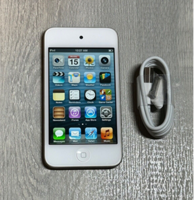 Apple iPod Touch 4th Generation 8GB 16GB 32GB 64GB Black / White