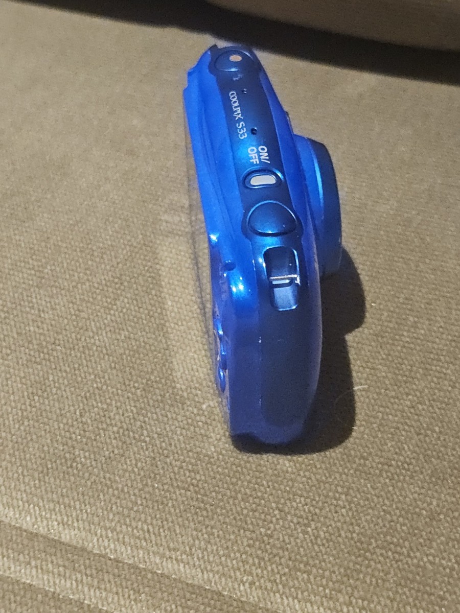 Nikon COOLPIX S33 13.2MP Blue Waterproof Digital Camera & Battery