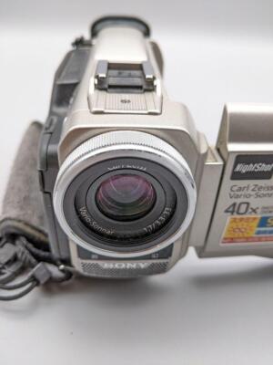 SONY DCR-TRV10 Handycam Digital Video Camera MiniDV Camcorder