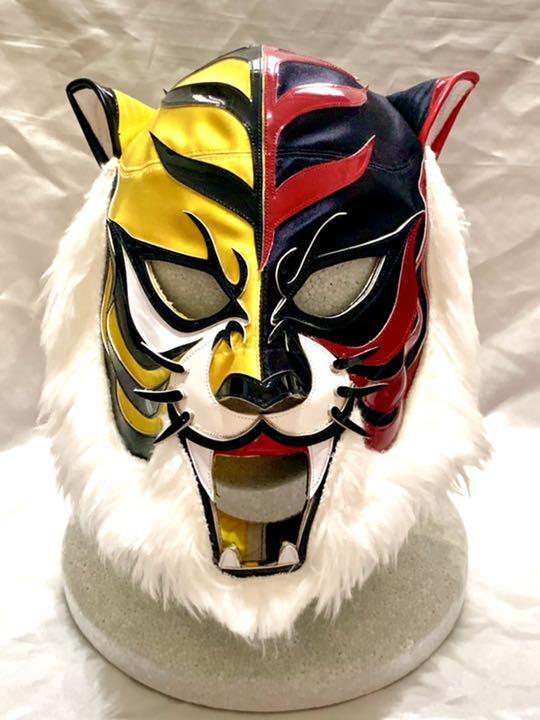 Autographed professional Tiger Mask W Tiger The Dark Mask
