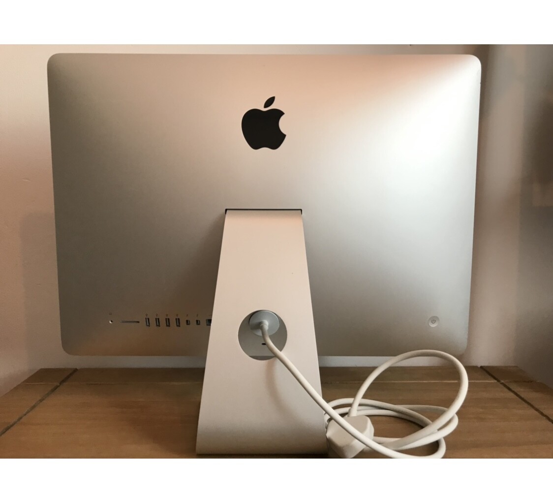Apple iMac 21.5 inch, late 2013 with Apple wireless keyboard and