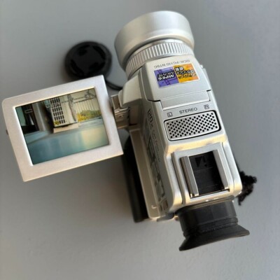 Sony Handycam DCR-PC110 Mini DV Hybrid Camcorder Nightshot 2.5 inc